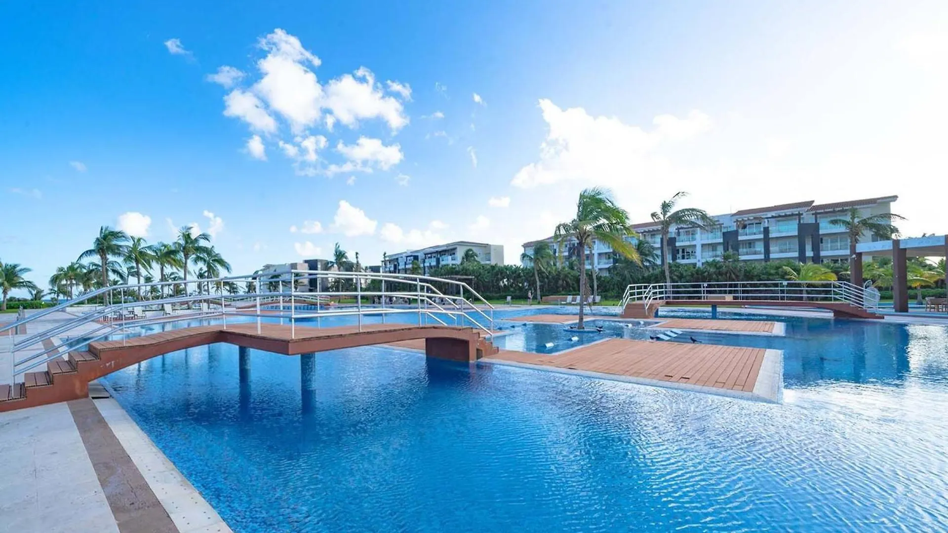 Luxury 3 Bedroom Condo - Beachfront Complex At Mareazul - Buena Vida Playa del Carmen Holiday home