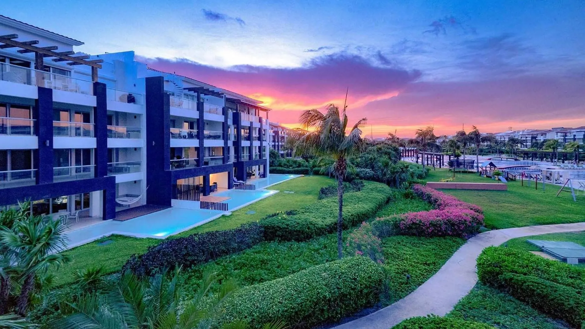 Luxury 3 Bedroom Condo - Beachfront Complex At Mareazul - Buena Vida Playa del Carmen