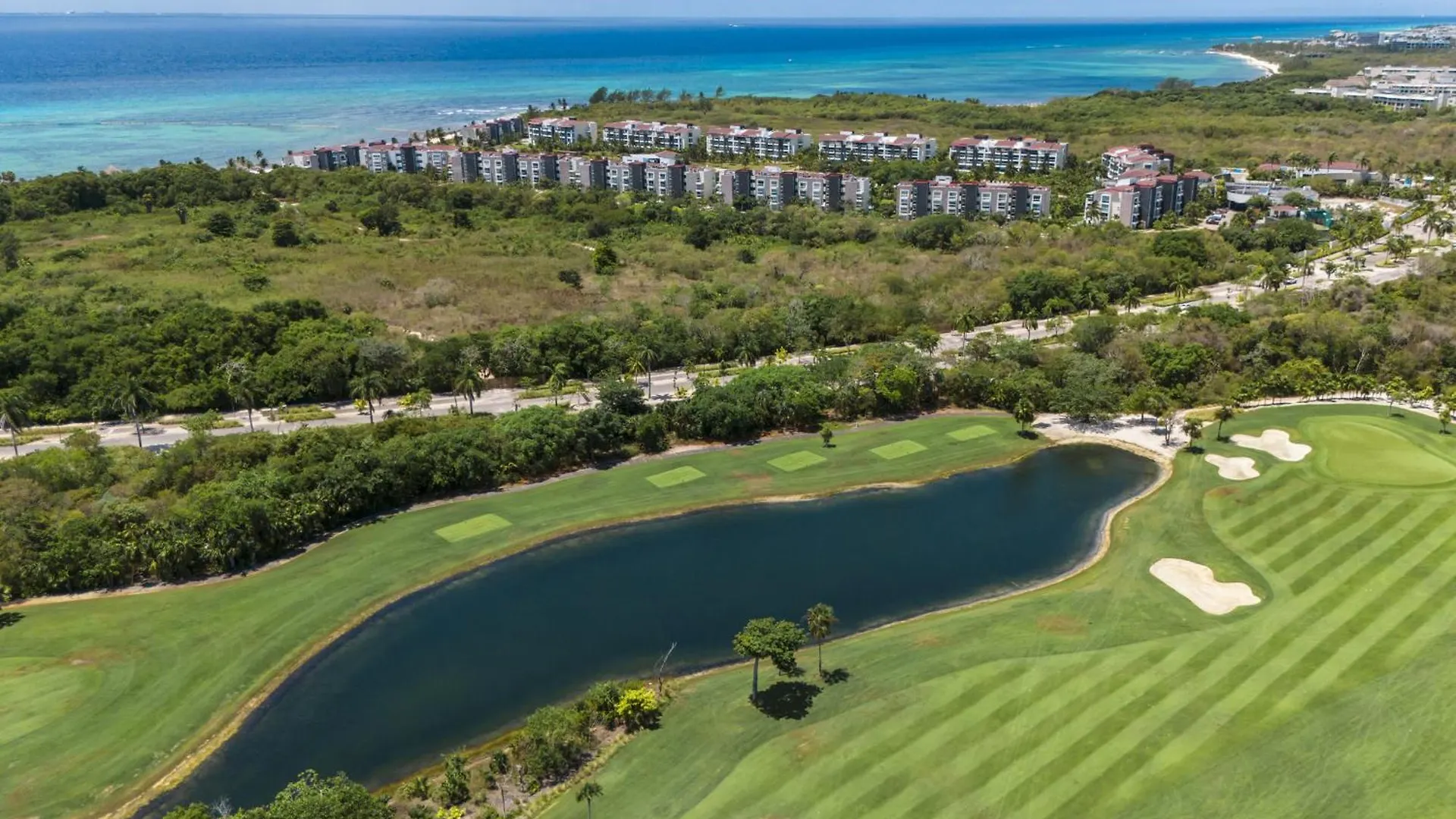 Luxury 3 Bedroom Condo - Beachfront Complex At Mareazul - Buena Vida Playa del Carmen