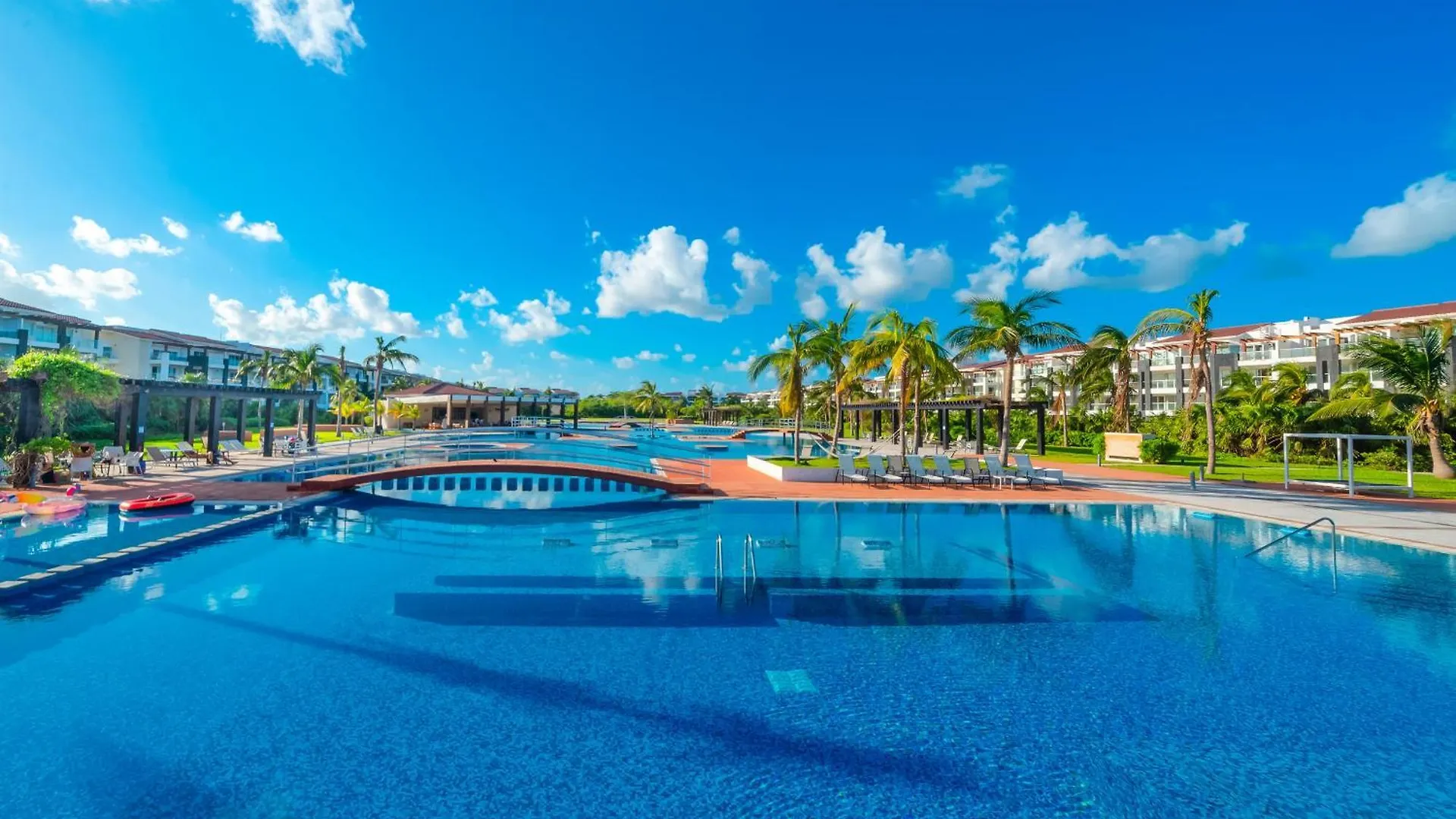 Dom wakacyjny Luxury 3 Bedroom Condo - Beachfront Complex At Mareazul - Buena Vida Playa del Carmen Meksyk